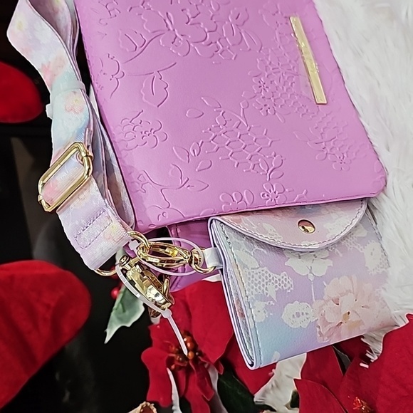 BETSEY JOHNSON PINK FLORAL IMPRINTED LUV BETSEY CROSSBODY w/HANG OFF POUCH - Picture 3 of 7